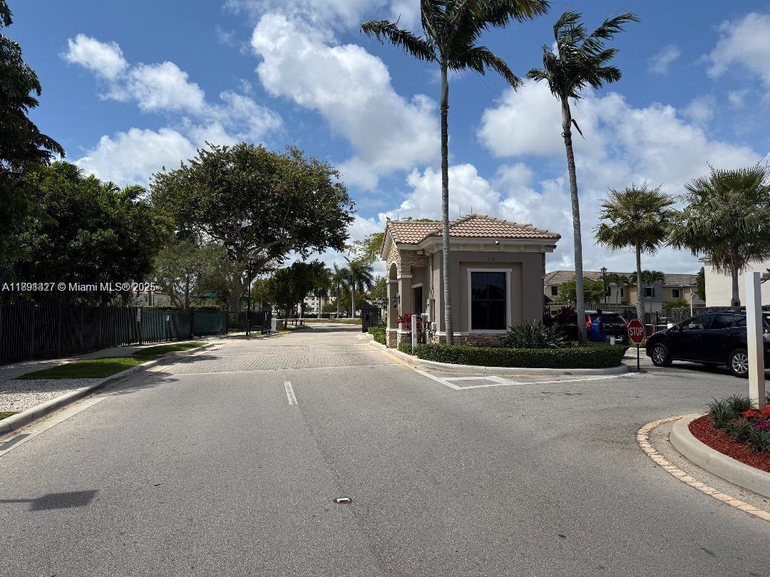 CHAMPION LAKES - Residential