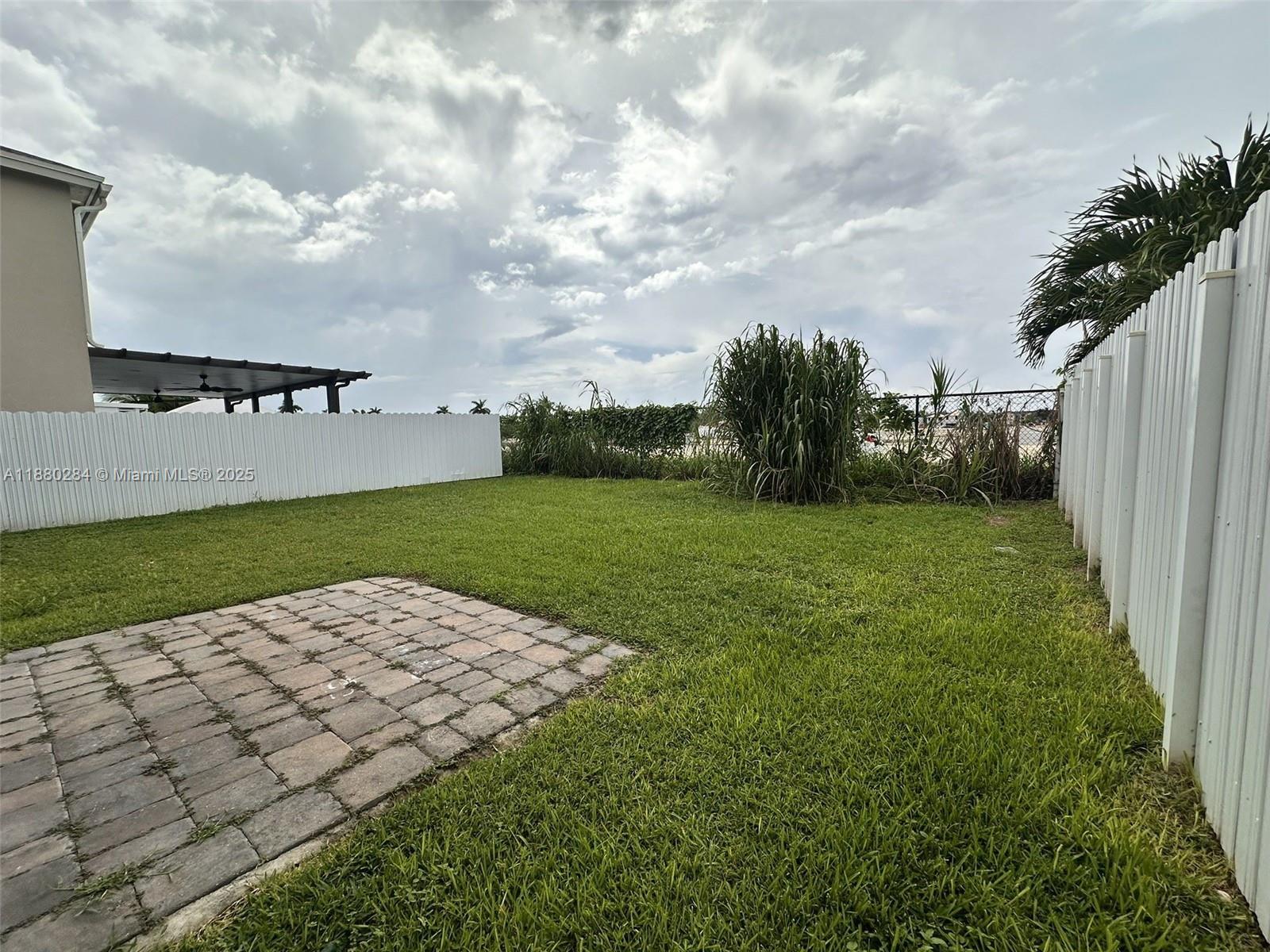 ROYAL HOMES WEST - Residential