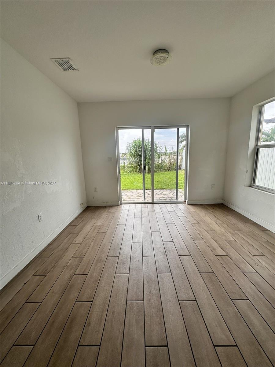 ROYAL HOMES WEST - Residential