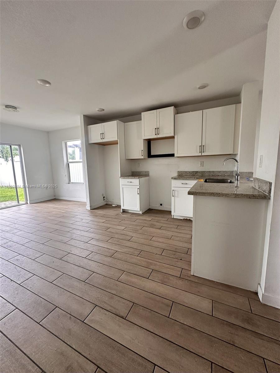 ROYAL HOMES WEST - Residential