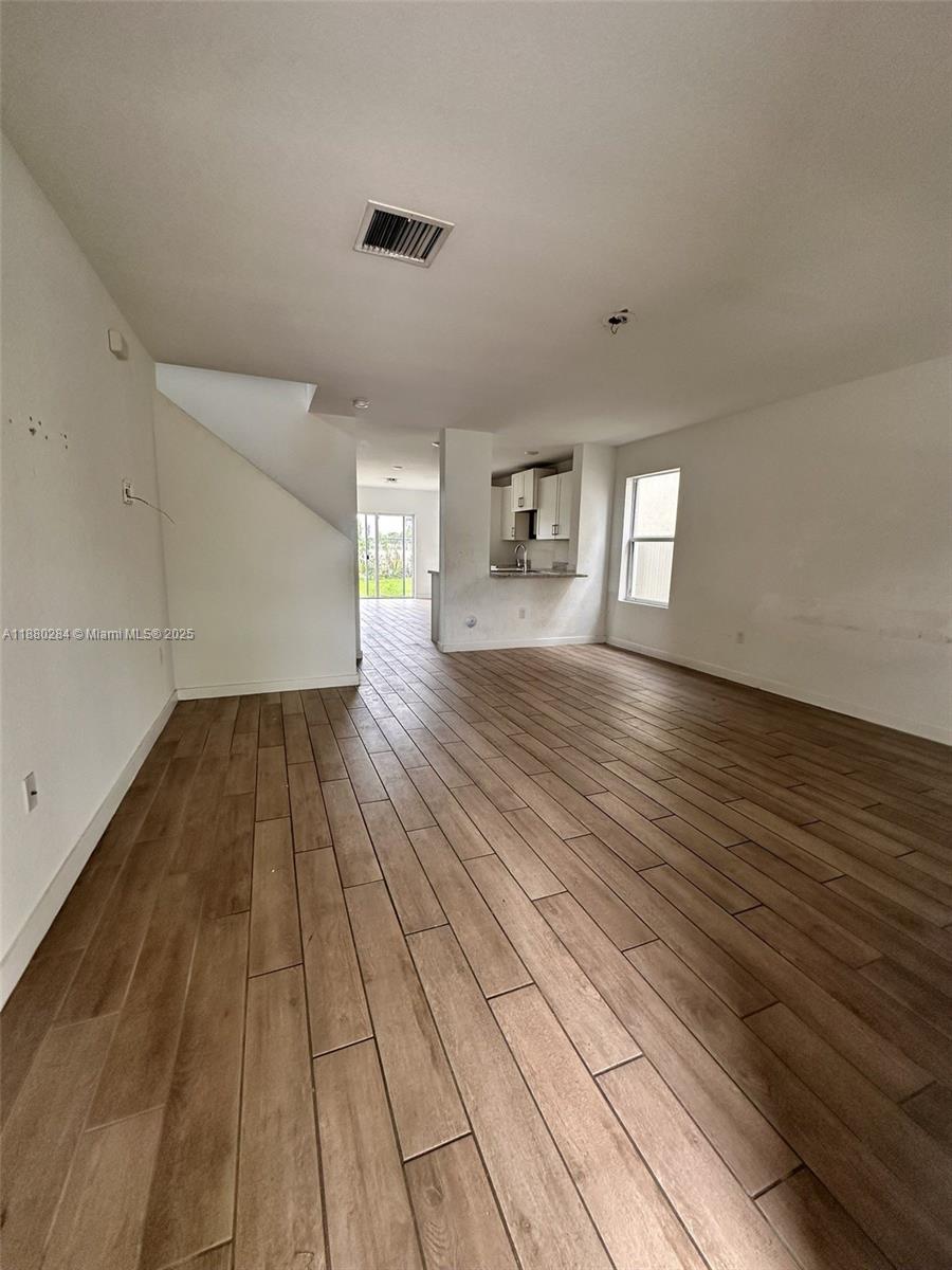 ROYAL HOMES WEST - Residential