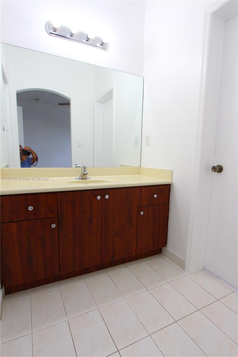 PEMBROKE CAY CONDO - Residential Lease