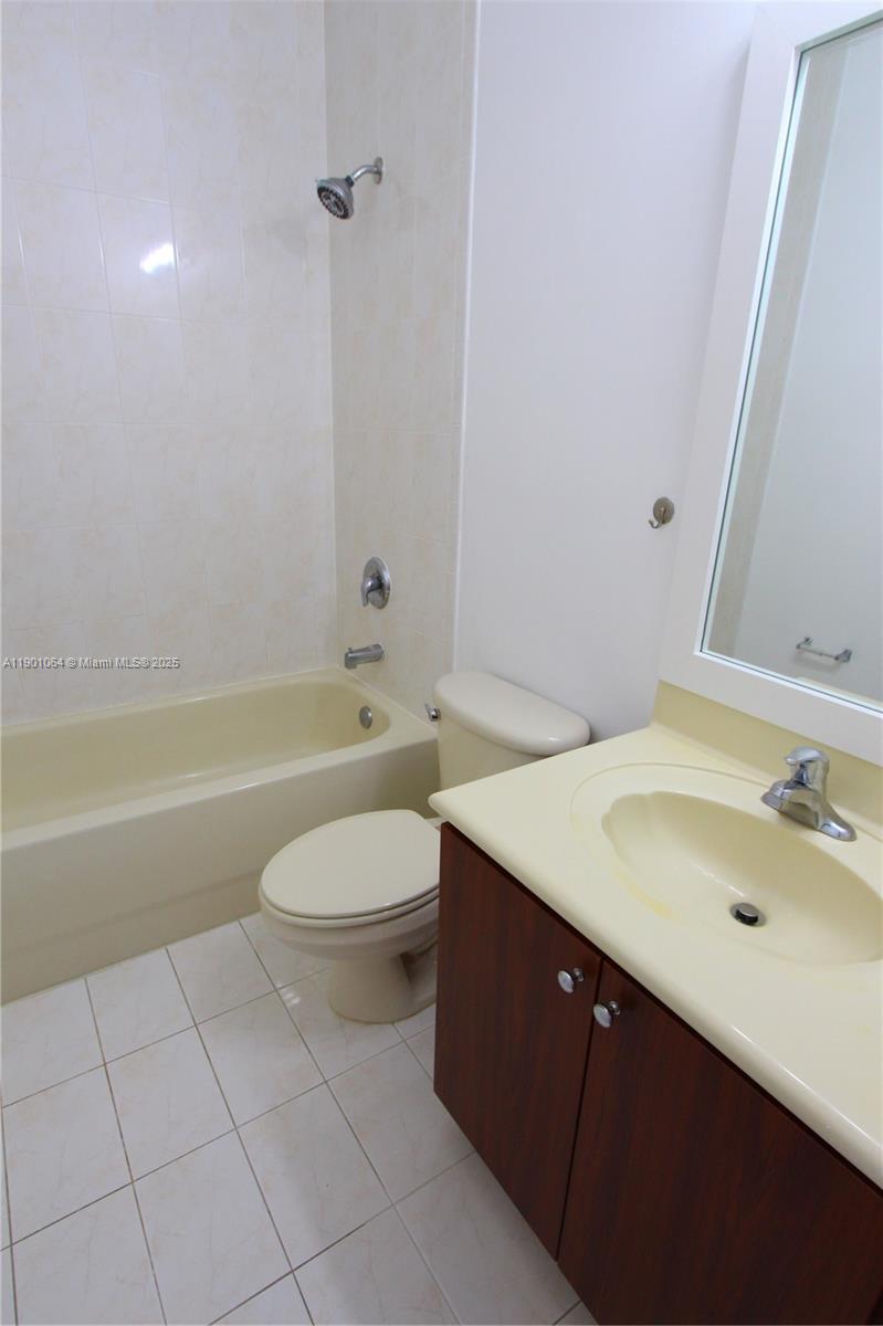 PEMBROKE CAY CONDO - Residential Lease