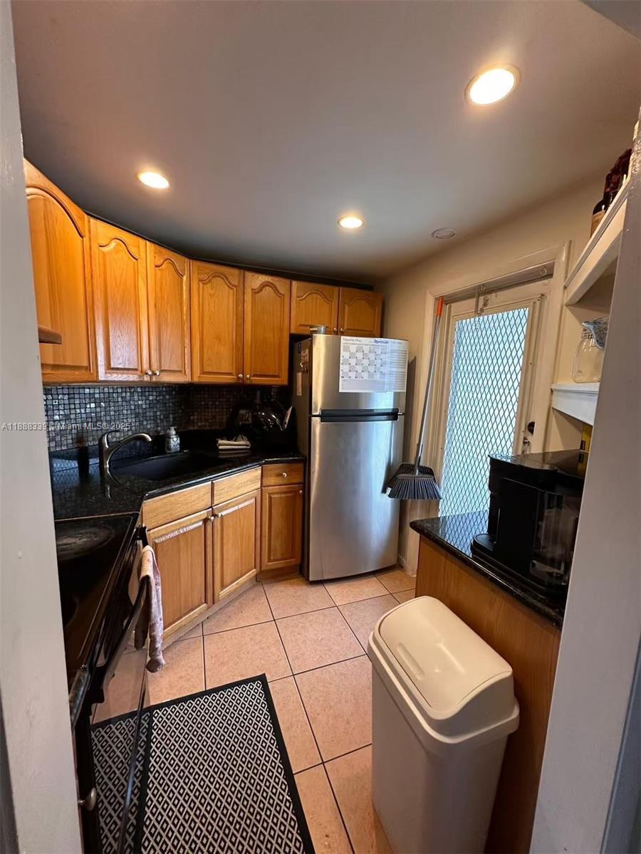 CRYSTAL LAKE 1021 CONDO - Residential