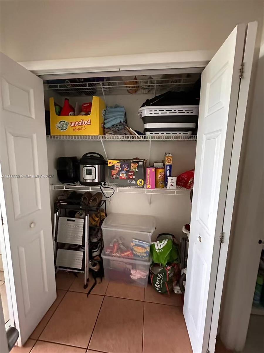 CRYSTAL LAKE 1021 CONDO - Residential