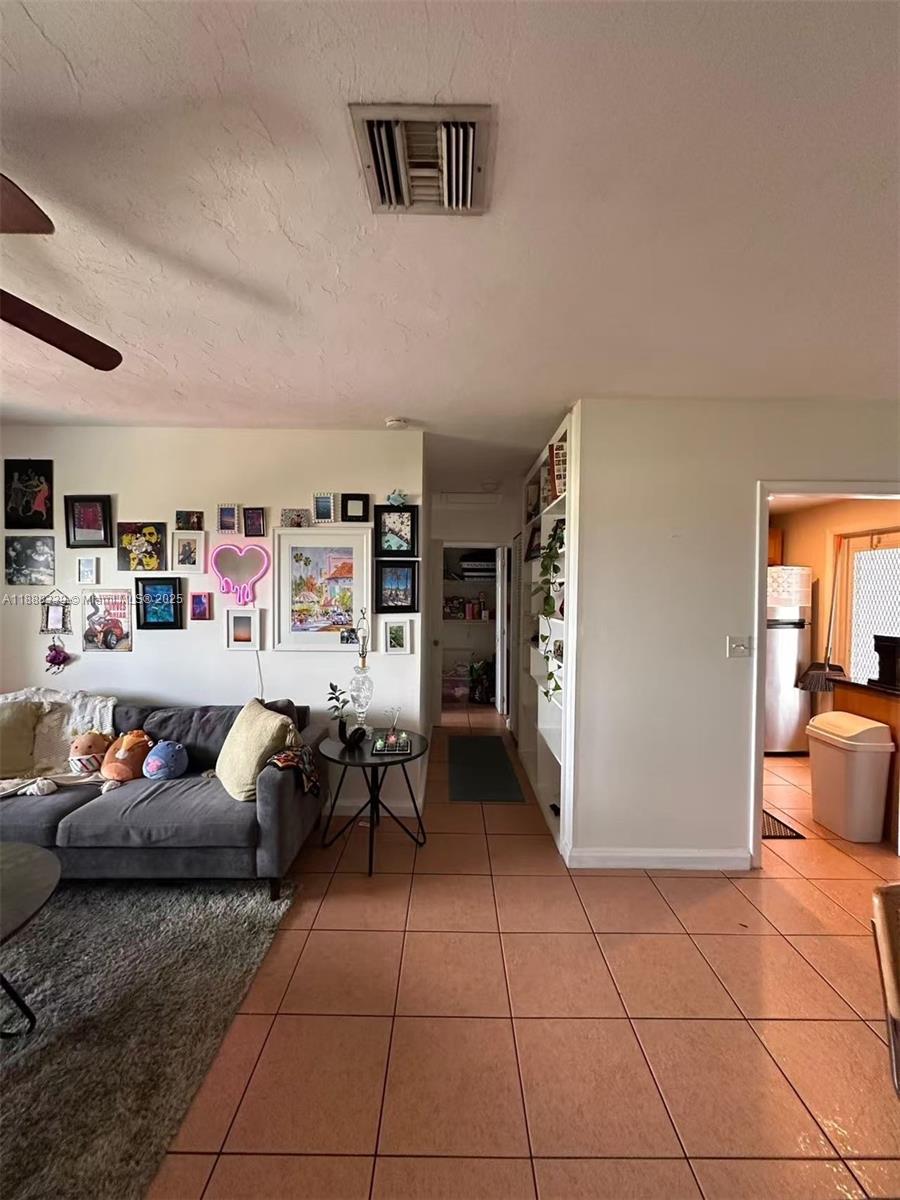 1021 Crystal Lake Dr 311