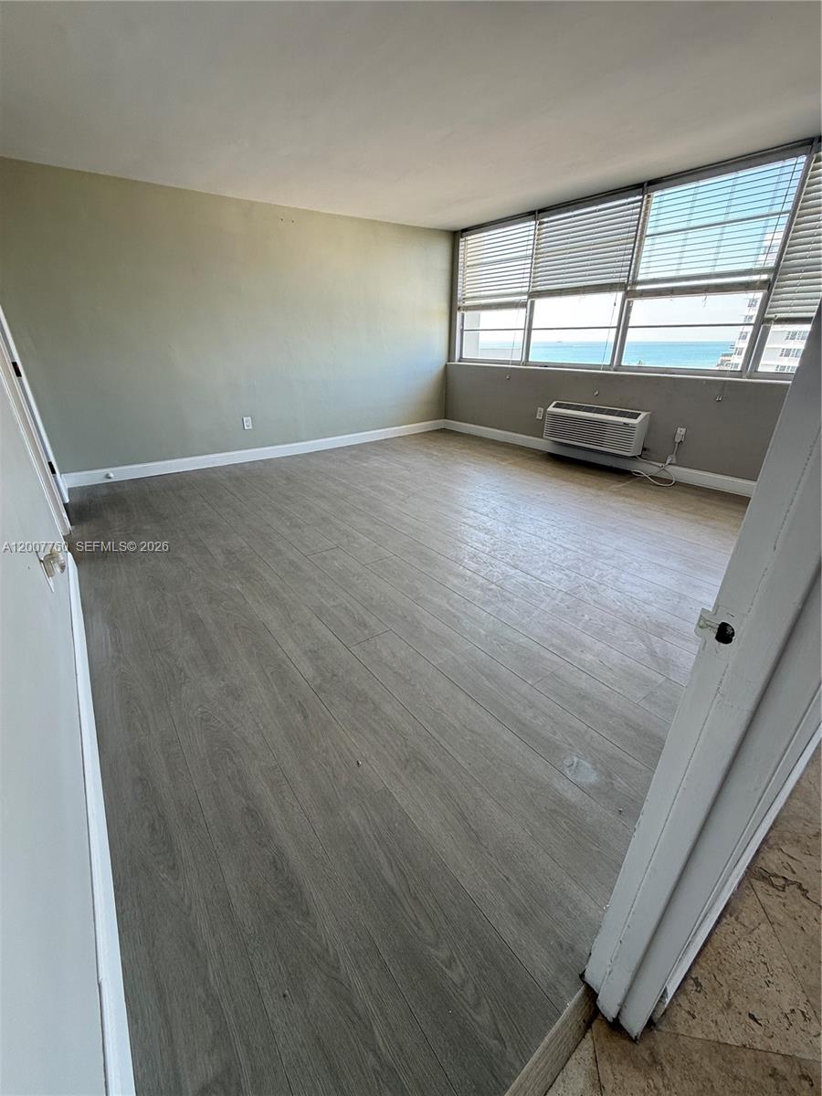 5313 Collins Ave 1110