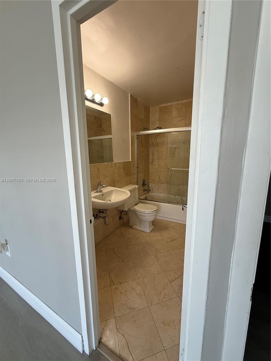 5313 Collins Ave 1110