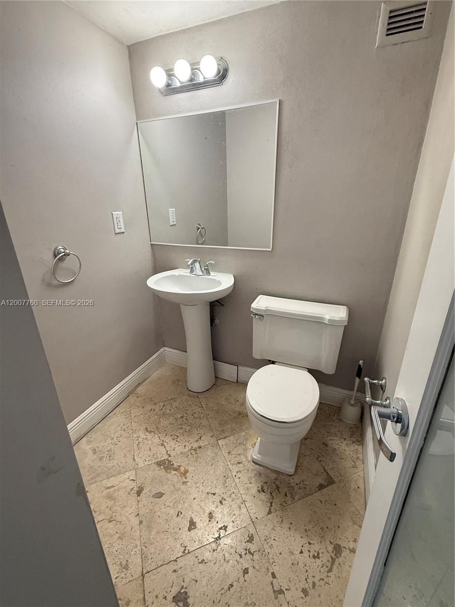 5313 Collins Ave 1110