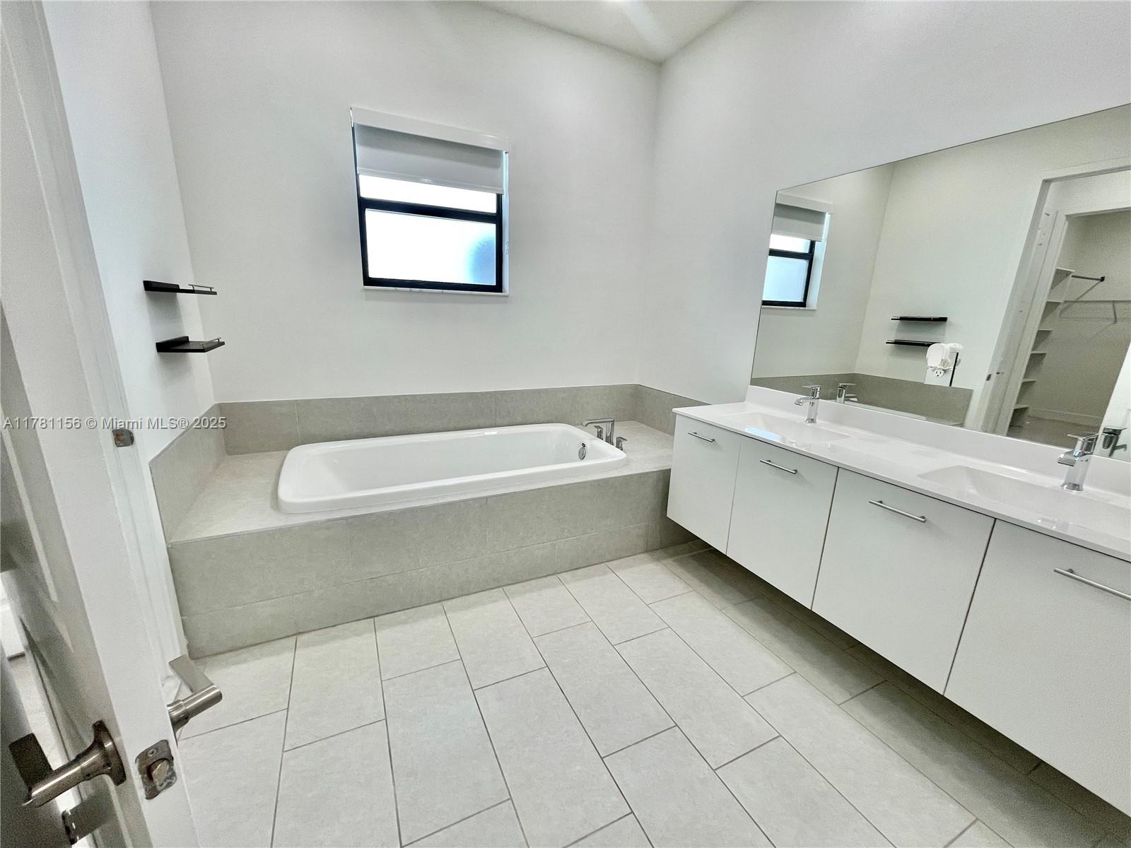 TUSCAN ISLES - Residential