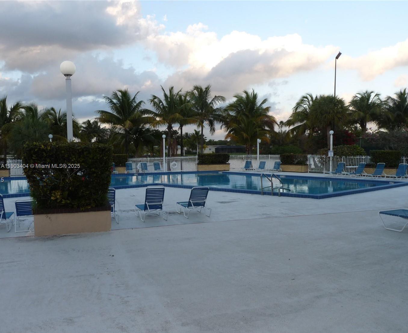 PROMENADE AT KENDALE LAKE - Residential