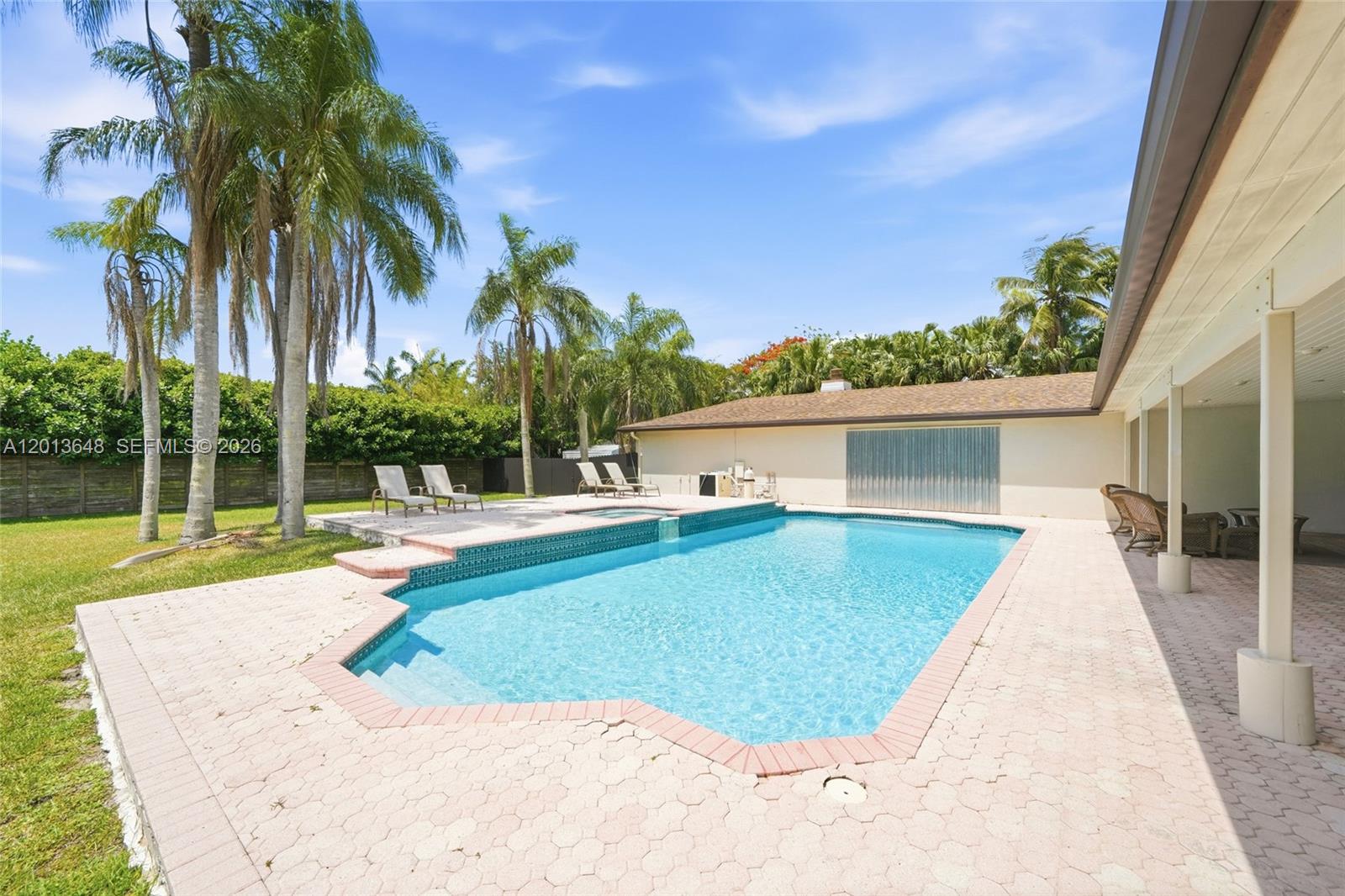 KINGS GROVE - Residential