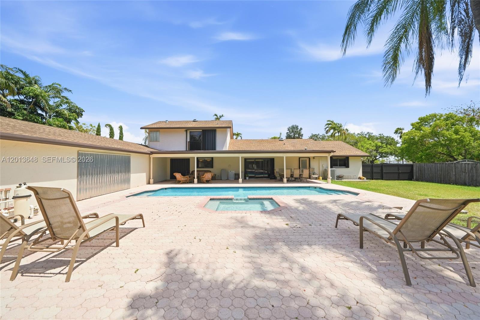 KINGS GROVE - Residential