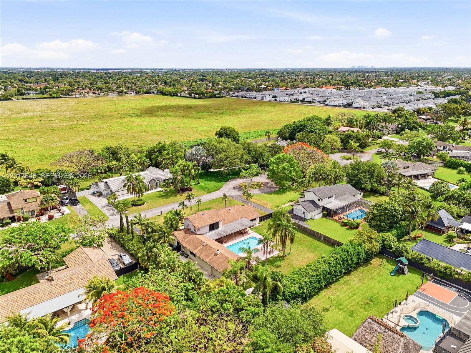 KINGS GROVE - Residential