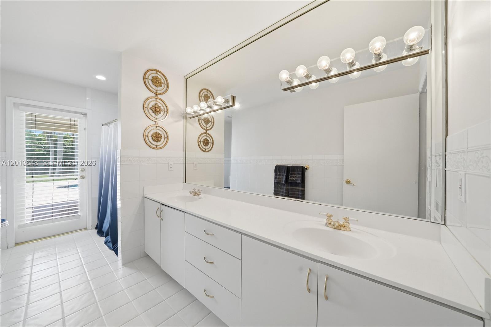KINGS GROVE - Residential