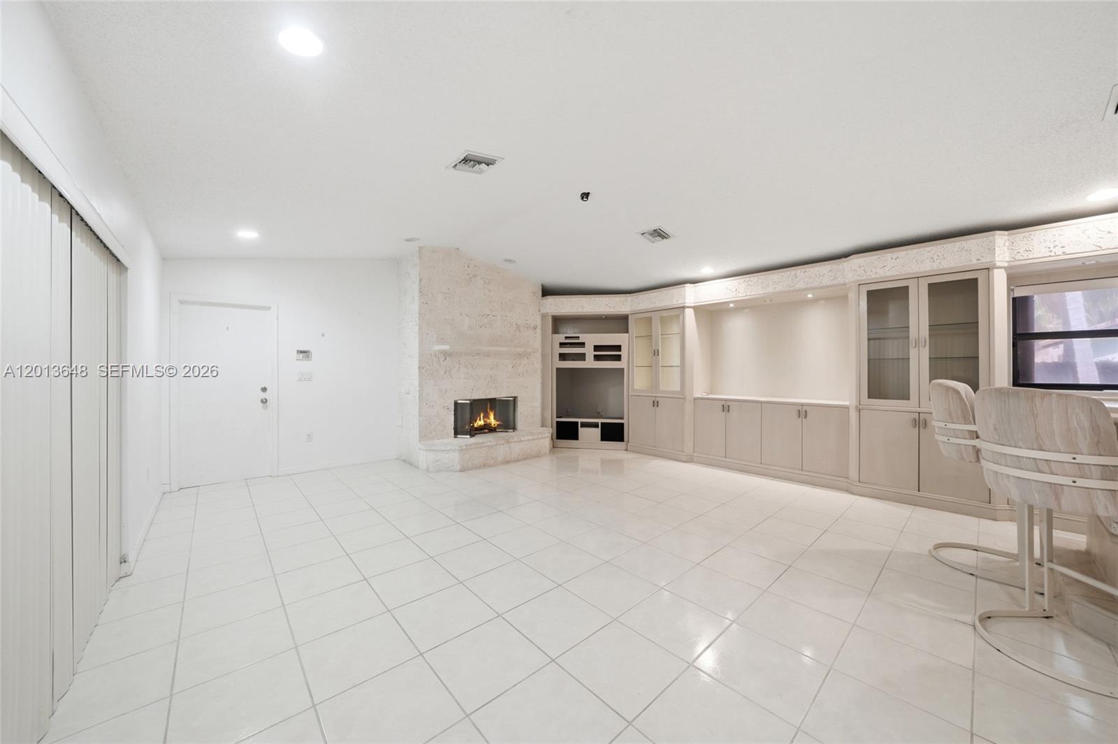 KINGS GROVE - Residential