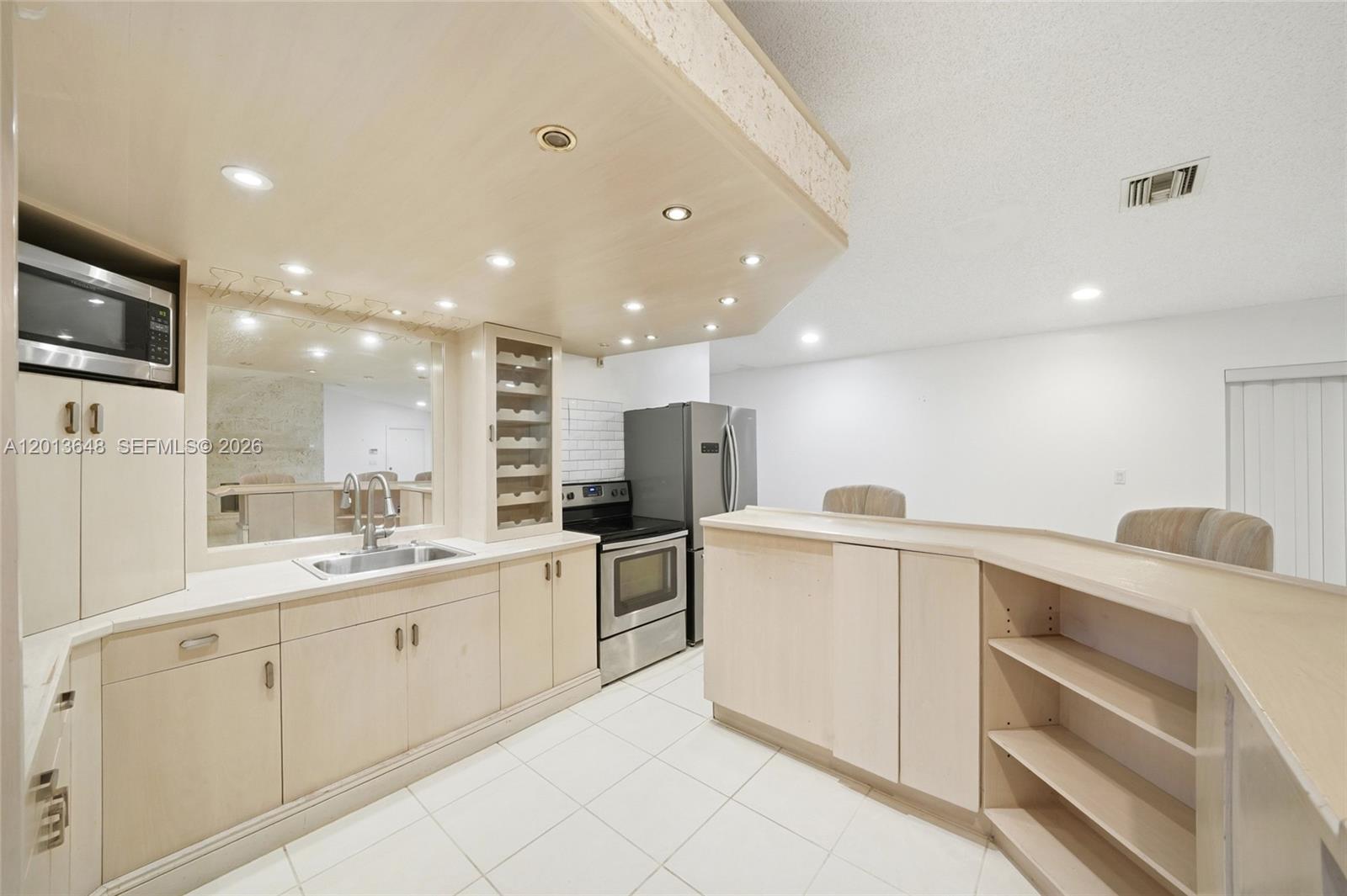 KINGS GROVE - Residential