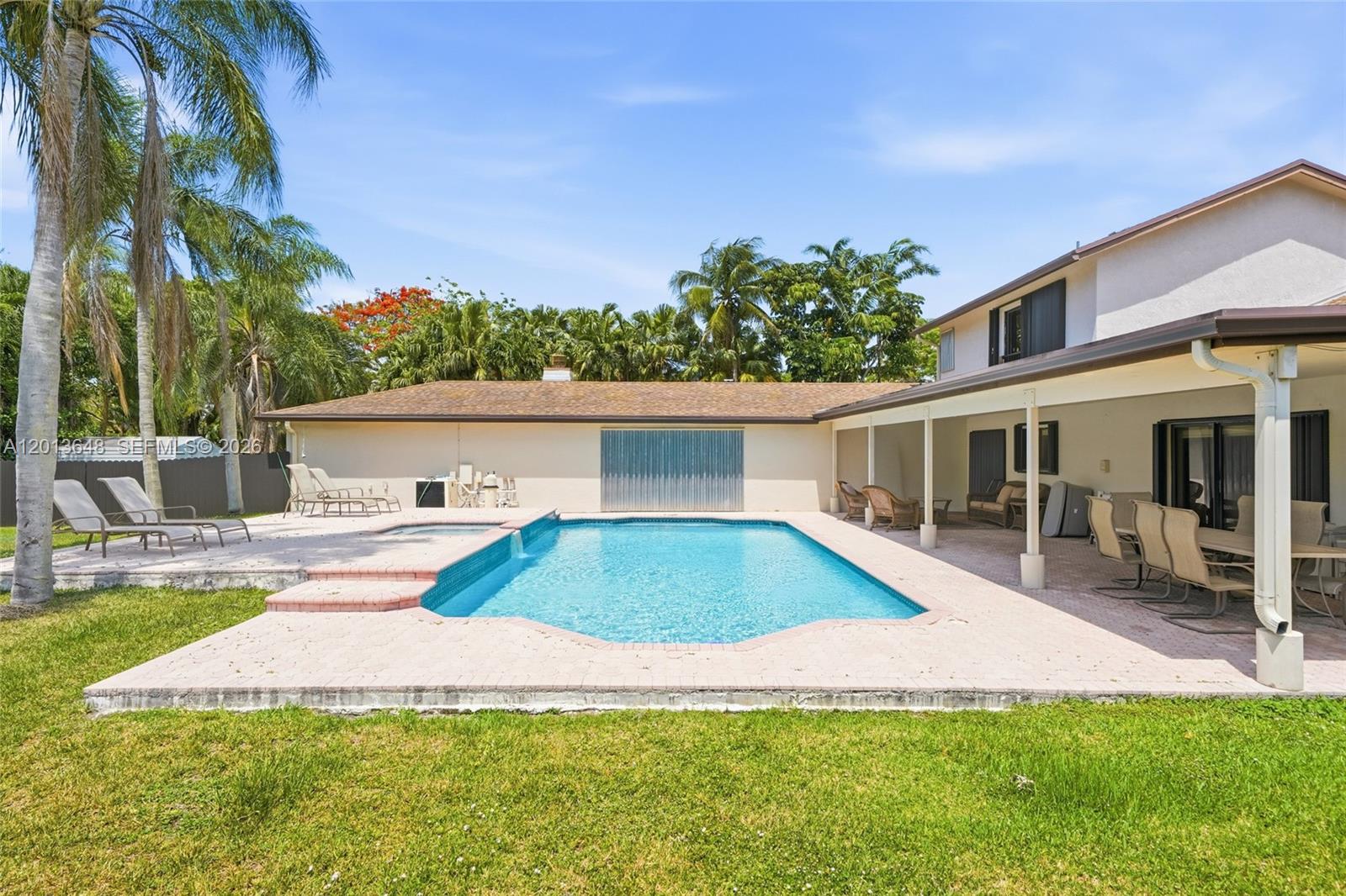 KINGS GROVE - Residential