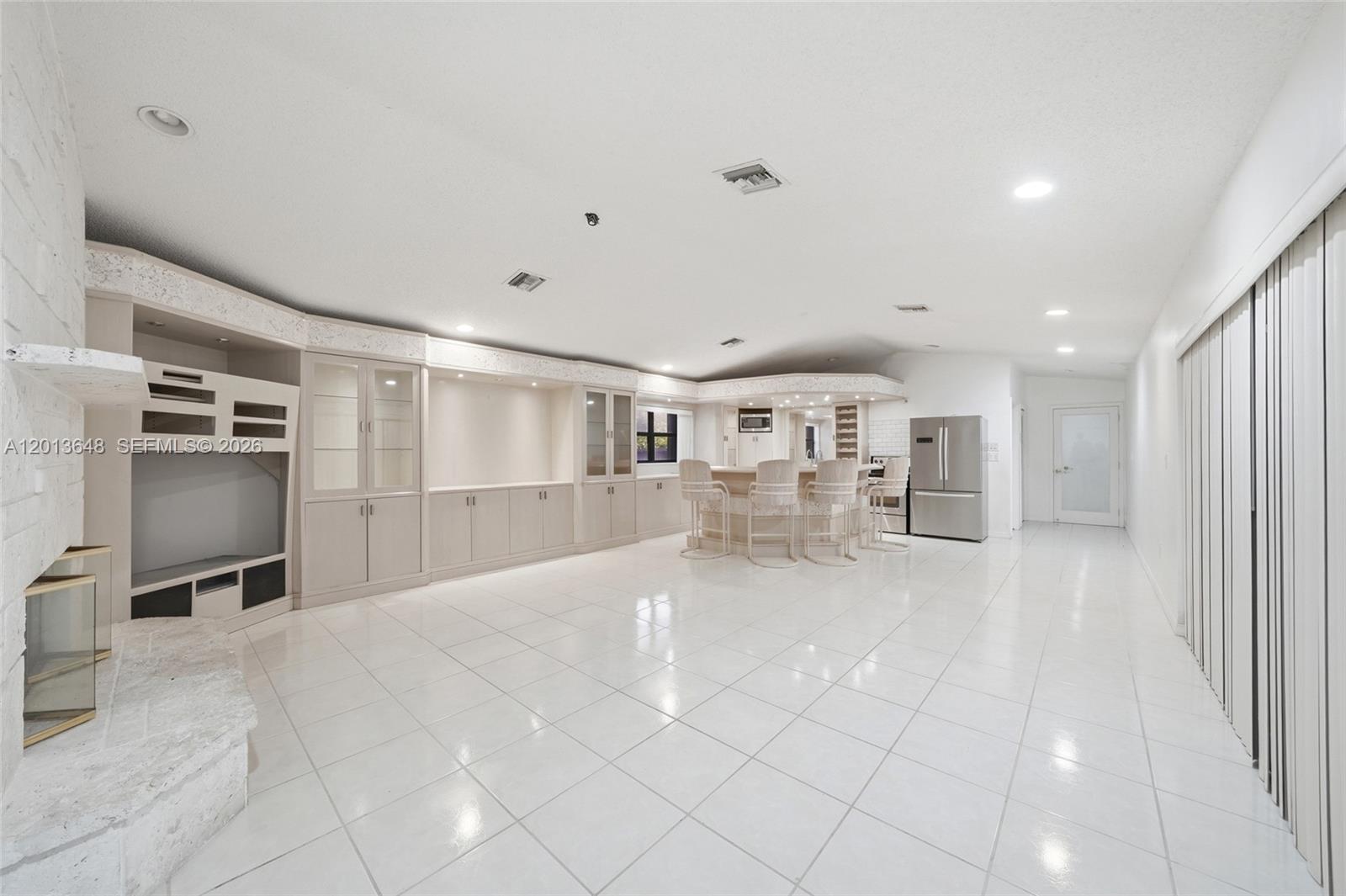 KINGS GROVE - Residential