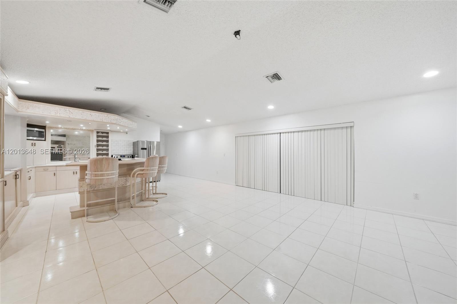 KINGS GROVE - Residential