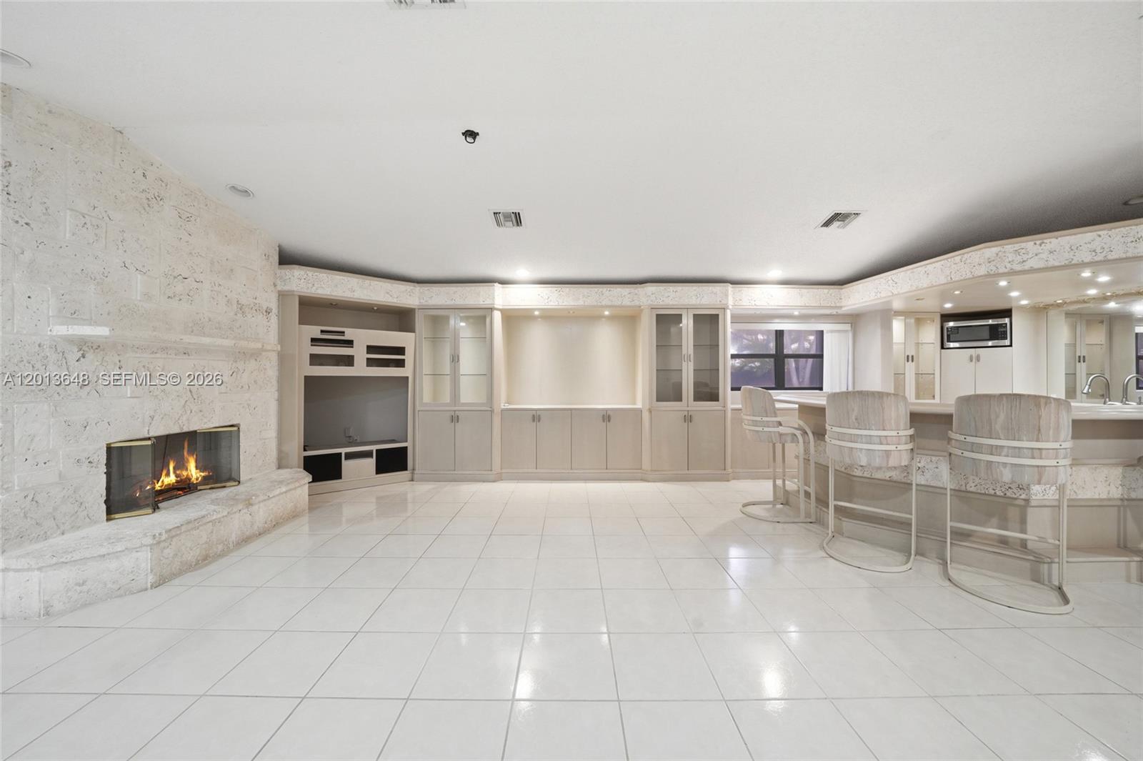 KINGS GROVE - Residential