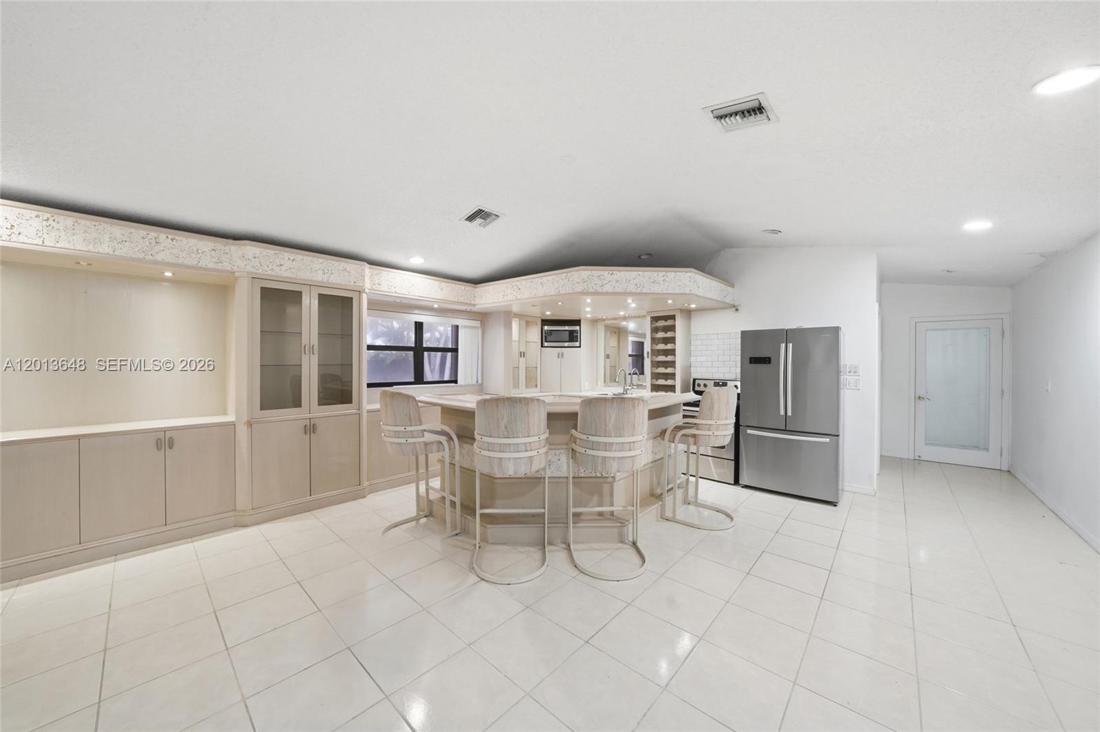 KINGS GROVE - Residential