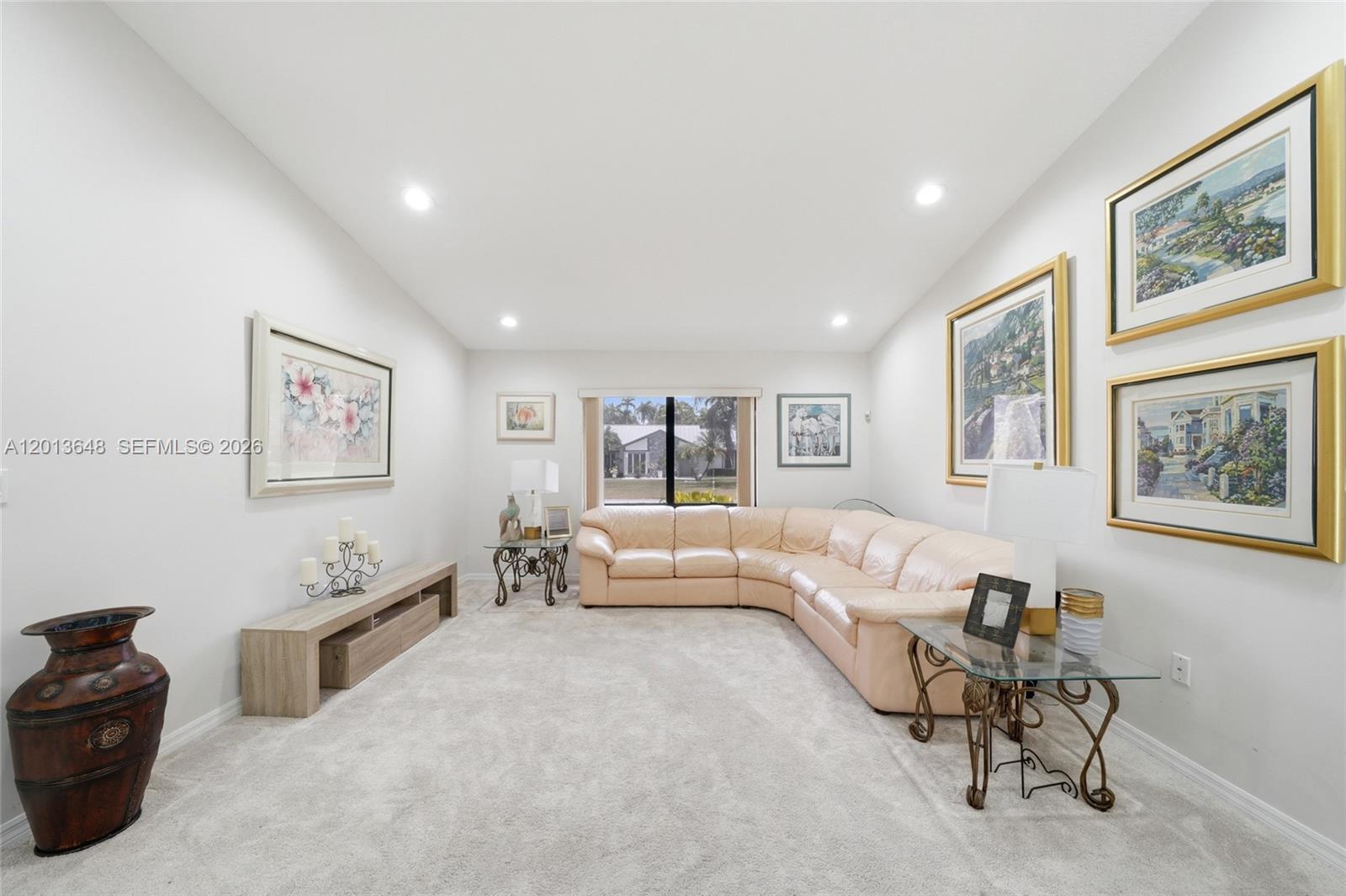 KINGS GROVE - Residential