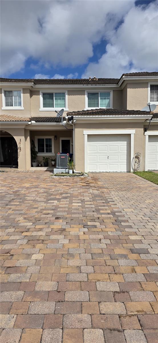 MANDARIN LAKES - Residential