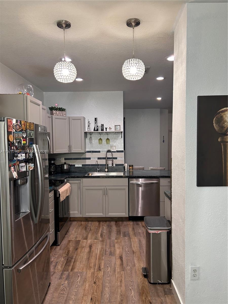 MANDARIN LAKES - Residential