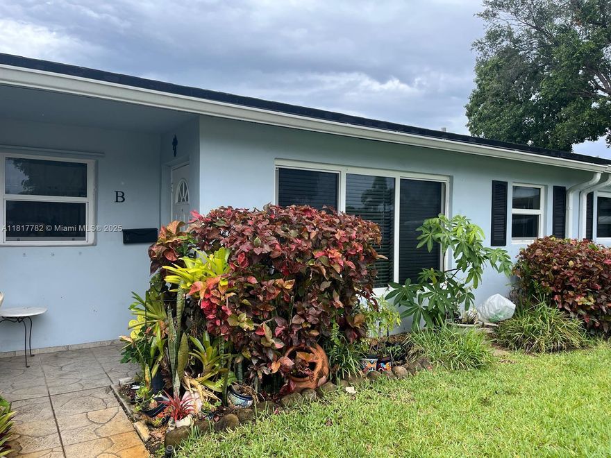 Beautifully maintained garden-view villa in active 55+ community. Offered unfurnished or partially furnished. Features 1BR/1.5BA, enclosed den, galley kitchen, updated bathroom, tile throughout (no carpet), storm windows, and in-unit washer/dryer. Enjoy the community pool, clubhouse, and social activities. Centrally located near golf, shopping, dining, beaches, downtown Delray, I-95, and the Turnpike.