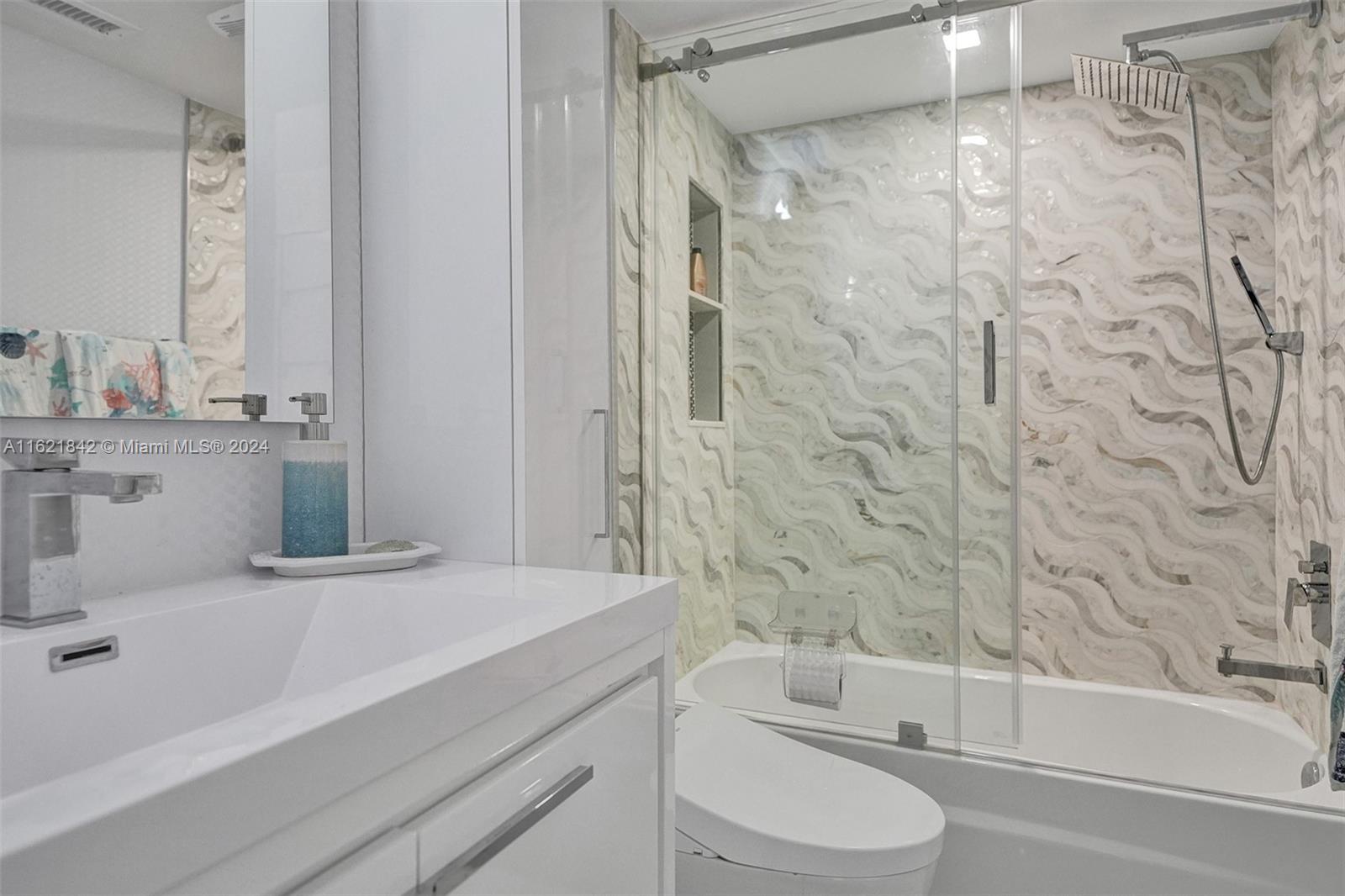 HILLSBORO ISLAND HOUSE CO - Residential Lease