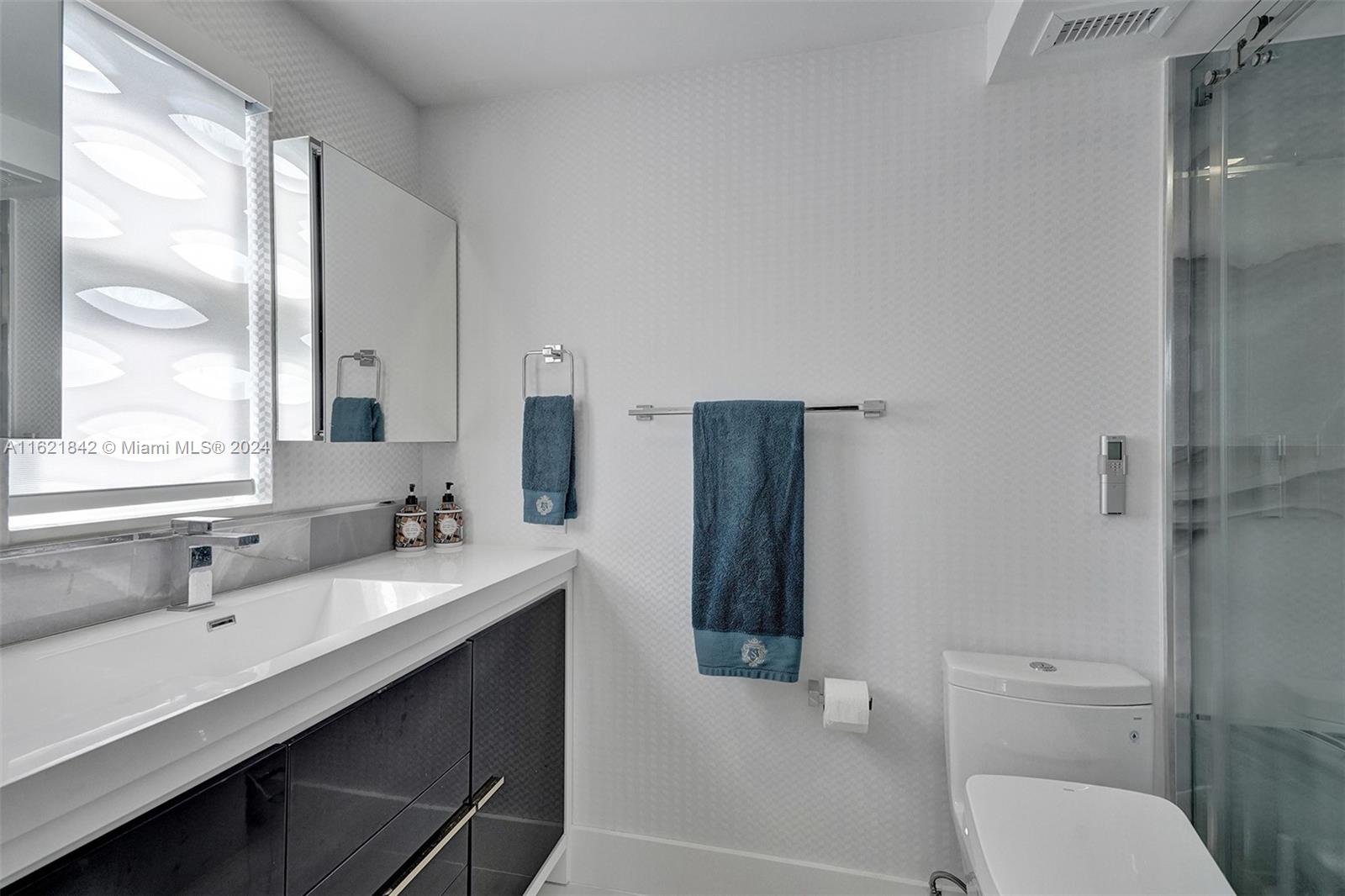 HILLSBORO ISLAND HOUSE CO - Residential Lease