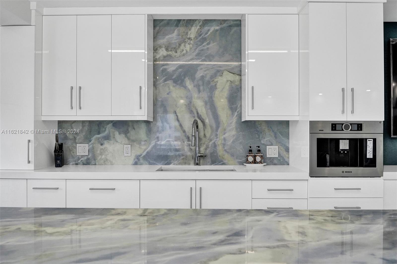 HILLSBORO ISLAND HOUSE CO - Residential Lease