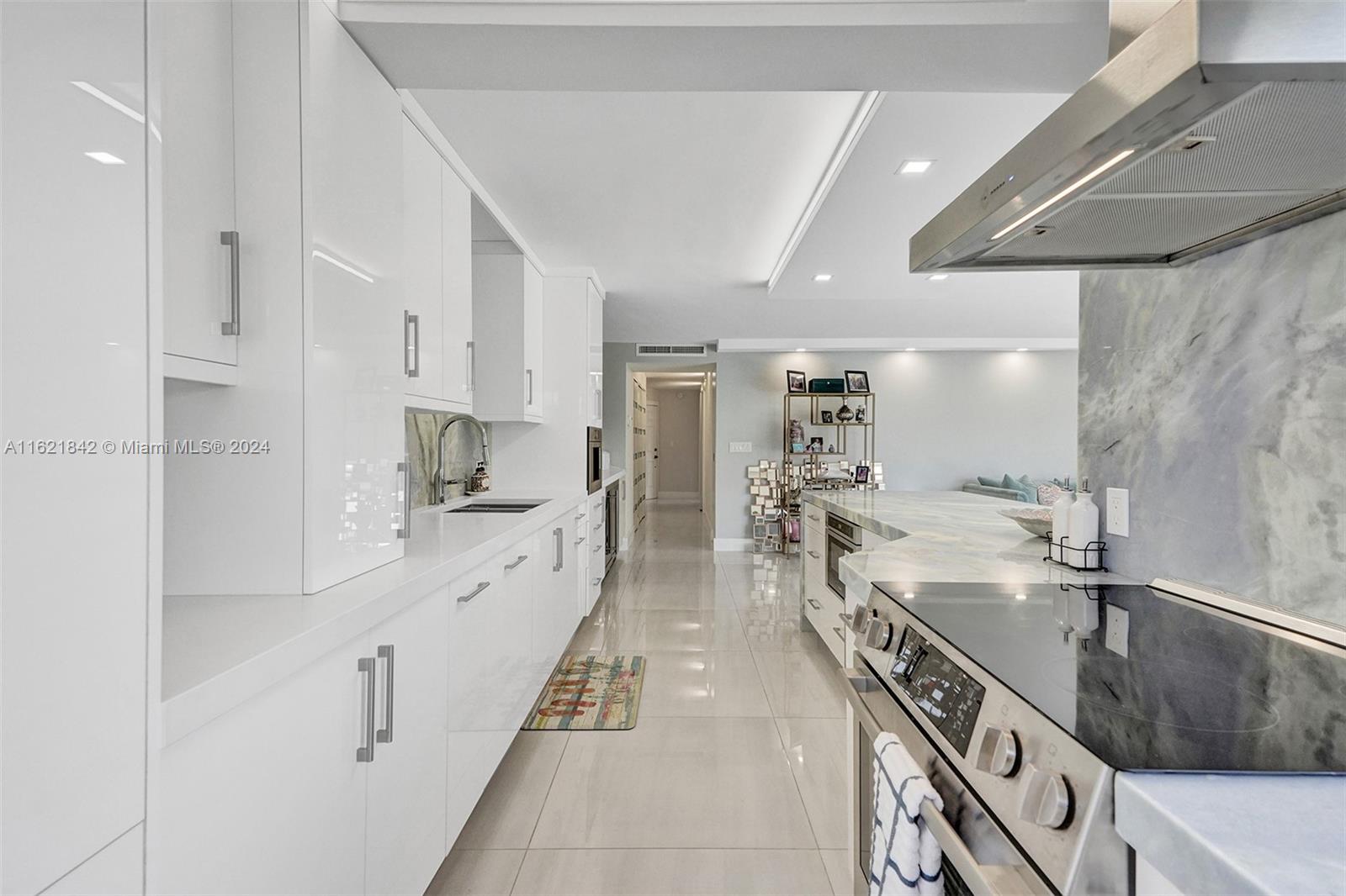 HILLSBORO ISLAND HOUSE CO - Residential Lease