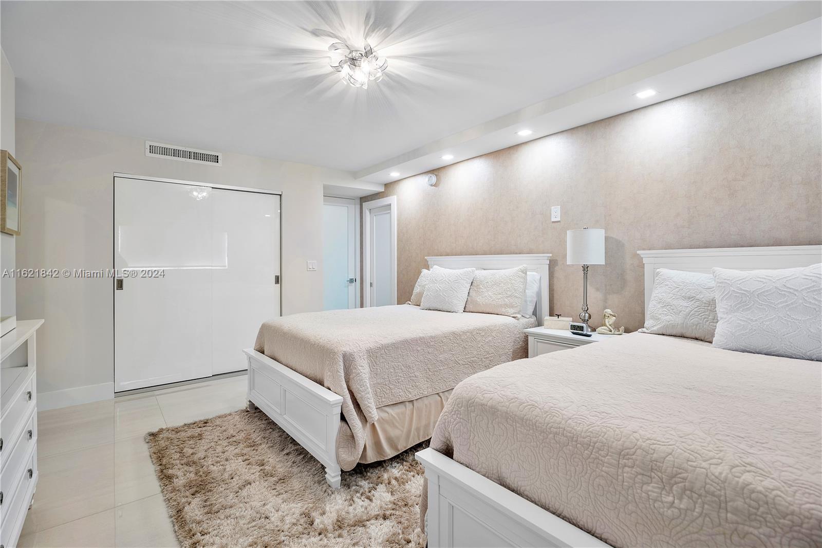 HILLSBORO ISLAND HOUSE CO - Residential Lease