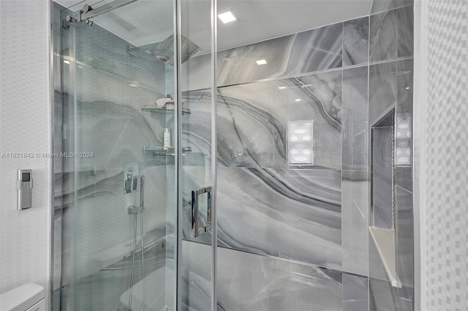 HILLSBORO ISLAND HOUSE CO - Residential Lease