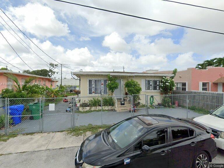 Unique opportunity to acquire two adjacent income producing properties in the heart of Miami's rapidly evolving Allapattah neighborhood. Minutes from Wynwood, Downtownm Miami River District, Jackson Memorial, and SR 836, these properties offer immense upside for investors, developers or milti- generational living.
Peoperty 1, 3/2 fenced with parking, yard.
Property 2, 3/1 fenced with parking, yard.
Both properties are located on adjacent streets offering unique access and privacy.