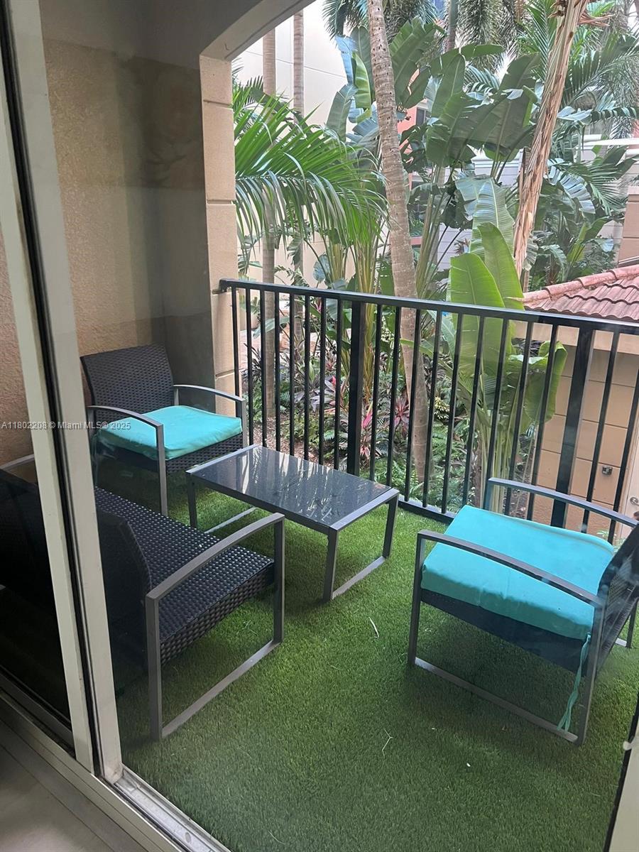 PORTO BELLAGIO CONDO - Residential