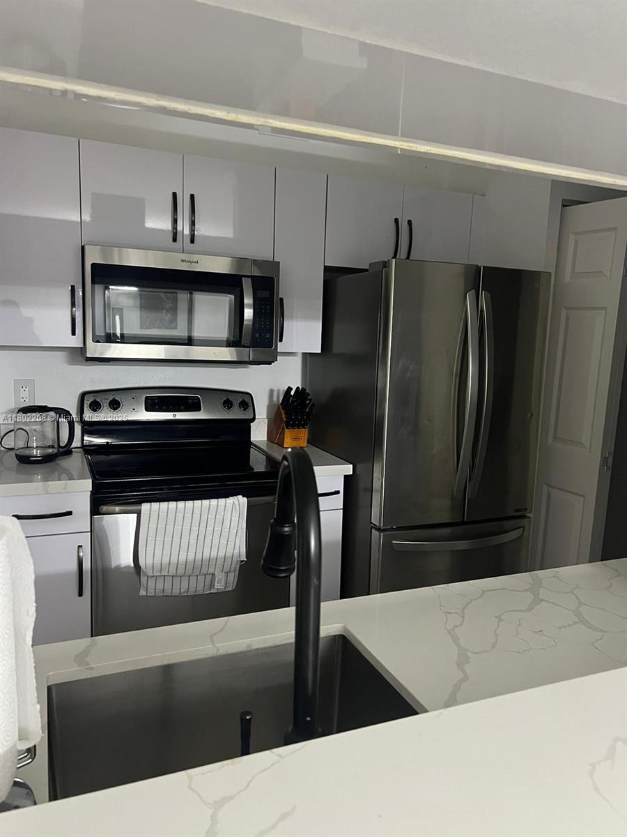 PORTO BELLAGIO CONDO - Residential