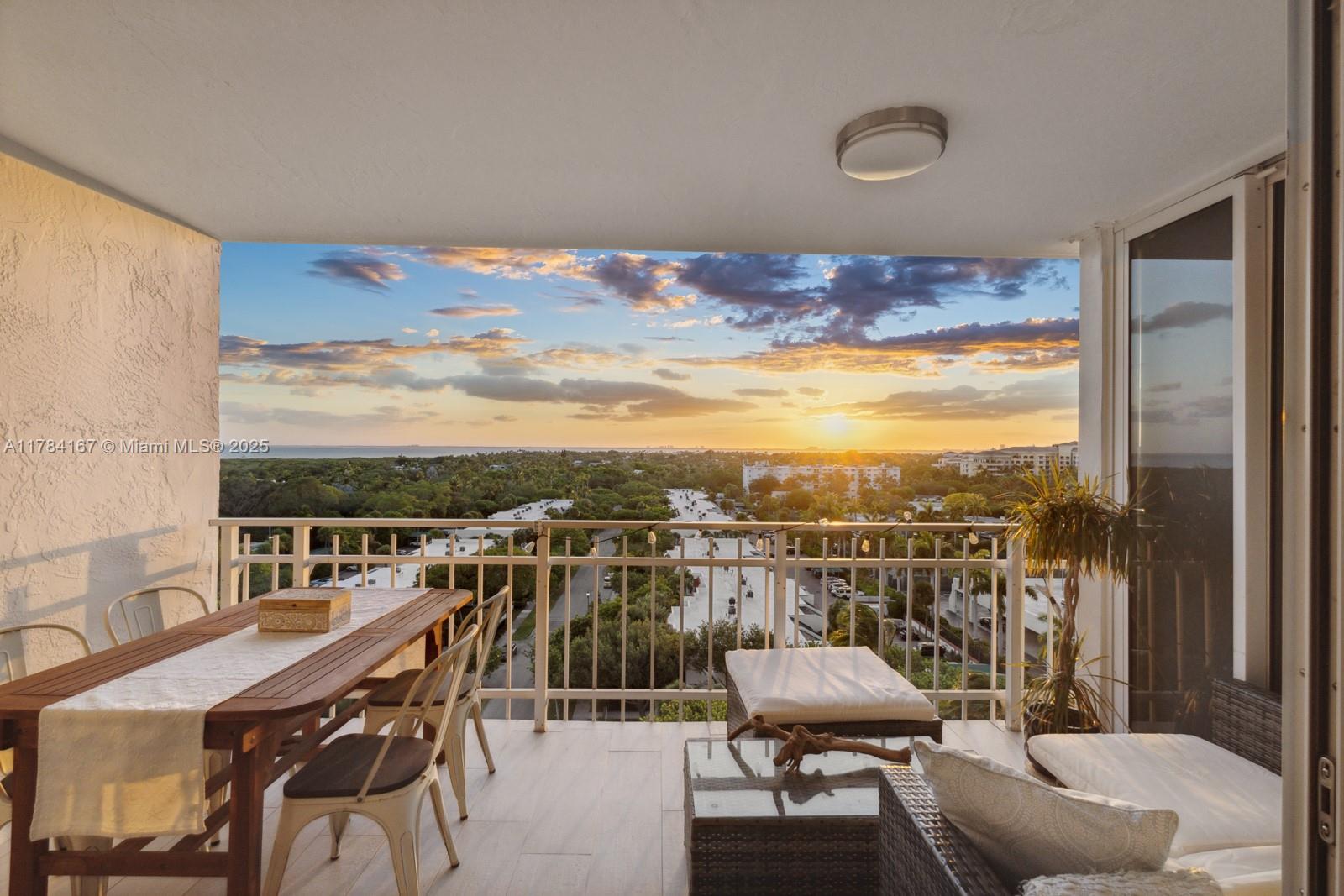 600 Grapetree Dr 10GN