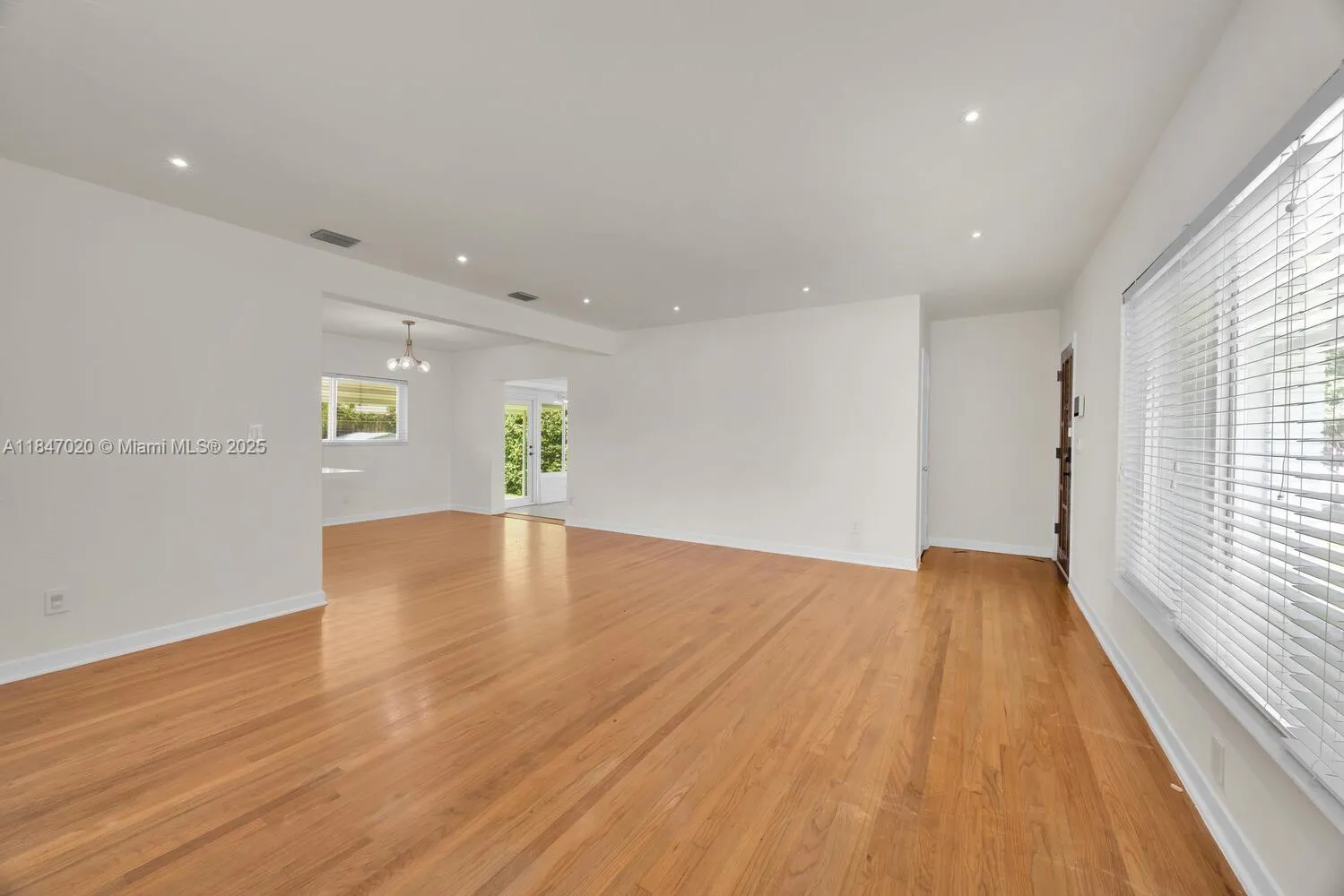 Miami, Florida 33155, United States, 3 Bedrooms Bedrooms, ,2 BathroomsBathrooms,Residential,Pending,180634