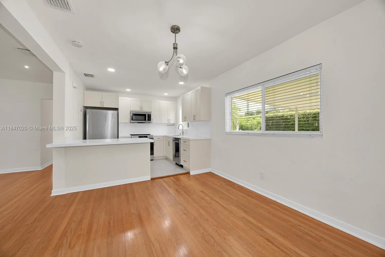 Miami, Florida 33155, United States, 3 Bedrooms Bedrooms, ,2 BathroomsBathrooms,Residential,Pending,180634