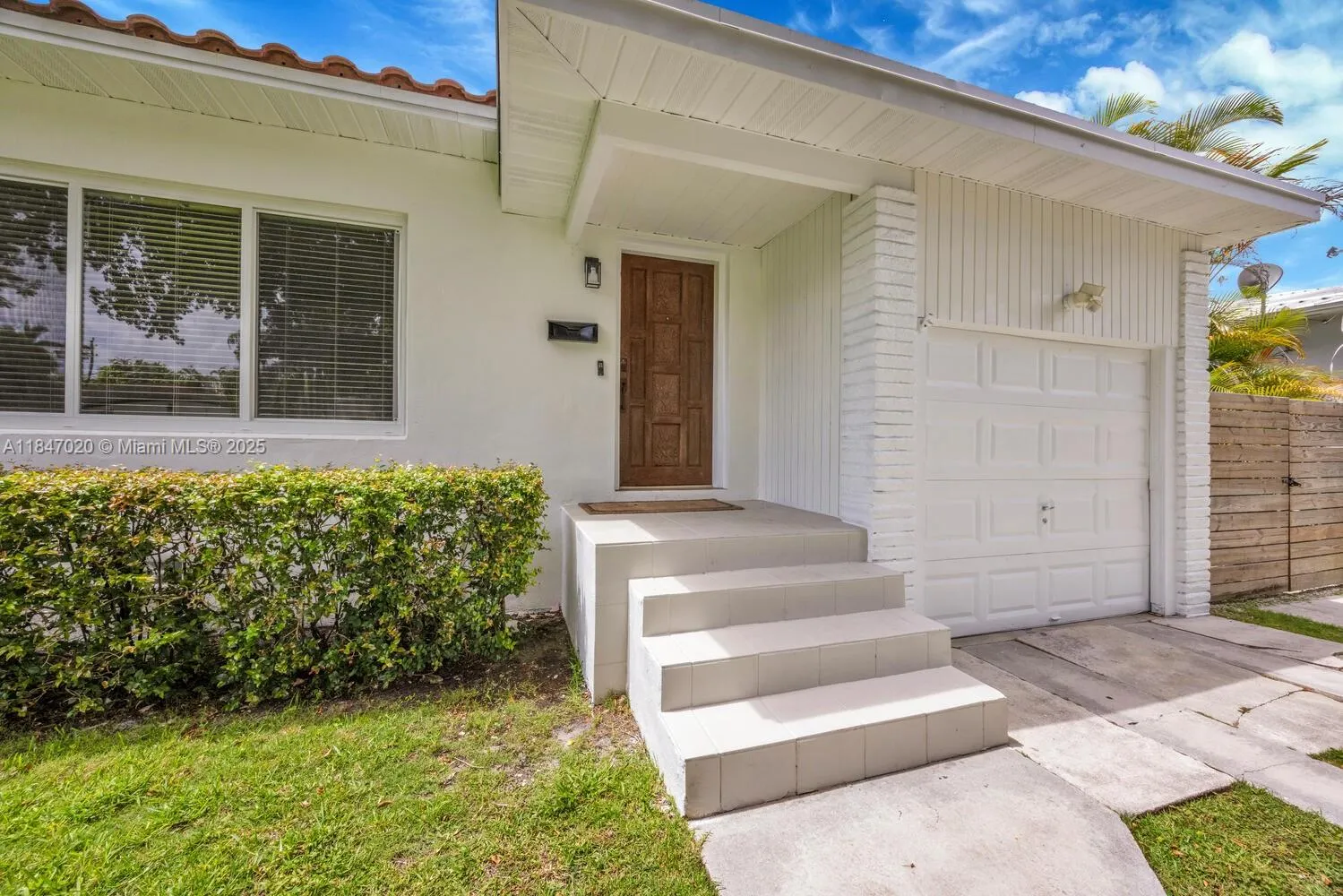 Miami, Florida 33155, United States, 3 Bedrooms Bedrooms, ,2 BathroomsBathrooms,Residential,Pending,180634