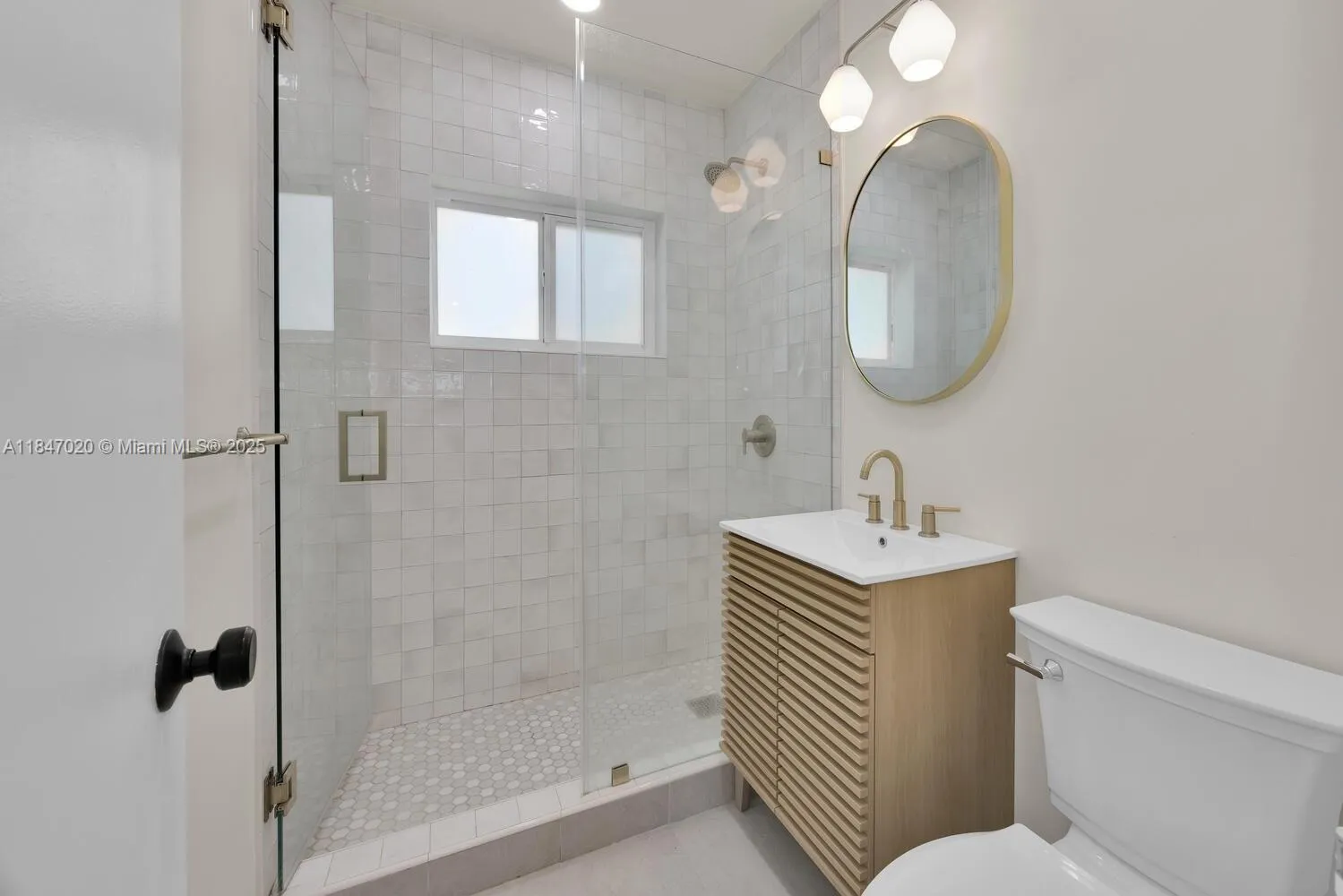 Miami, Florida 33155, United States, 3 Bedrooms Bedrooms, ,2 BathroomsBathrooms,Residential,Pending,180634