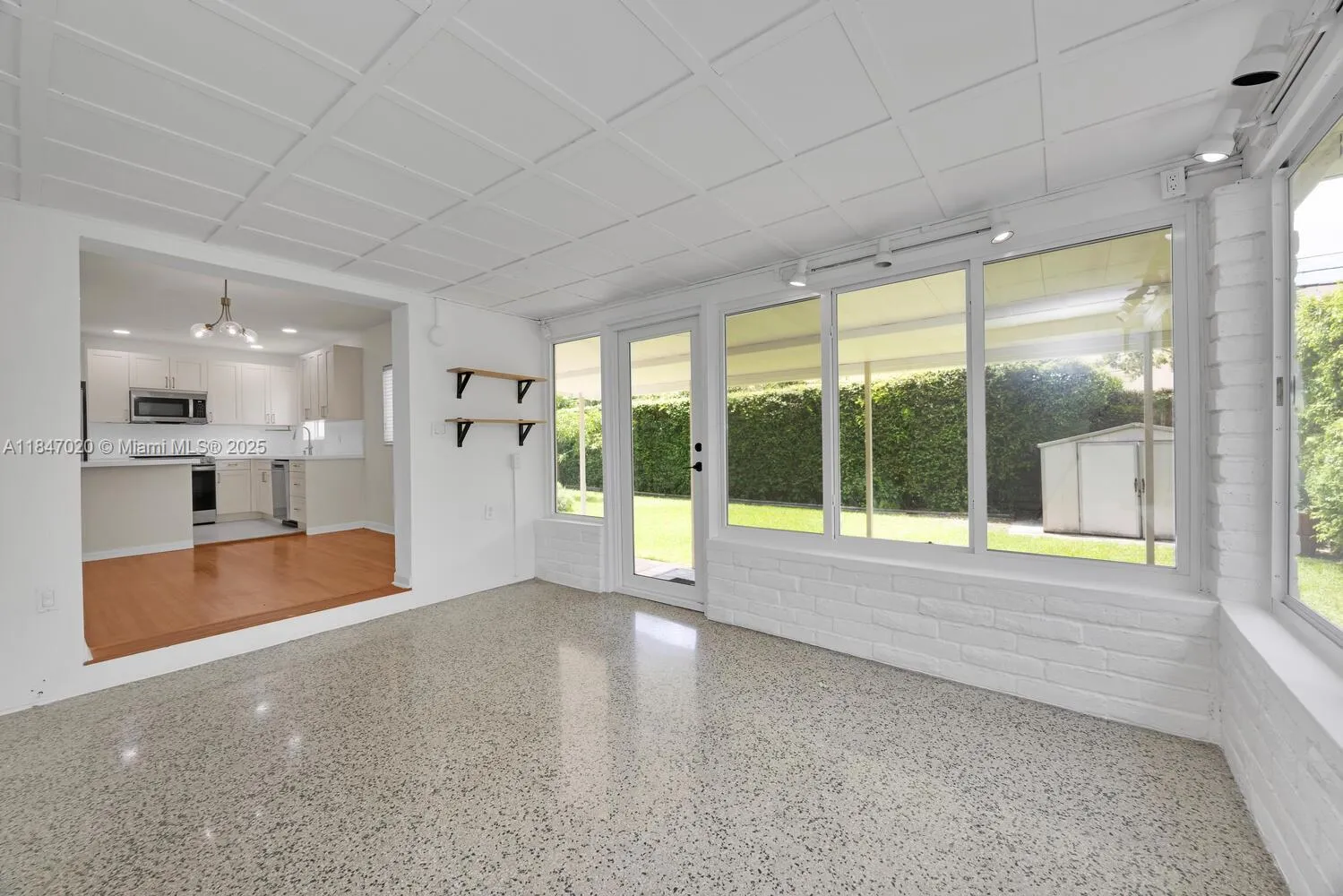 Miami, Florida 33155, United States, 3 Bedrooms Bedrooms, ,2 BathroomsBathrooms,Residential,Pending,180634