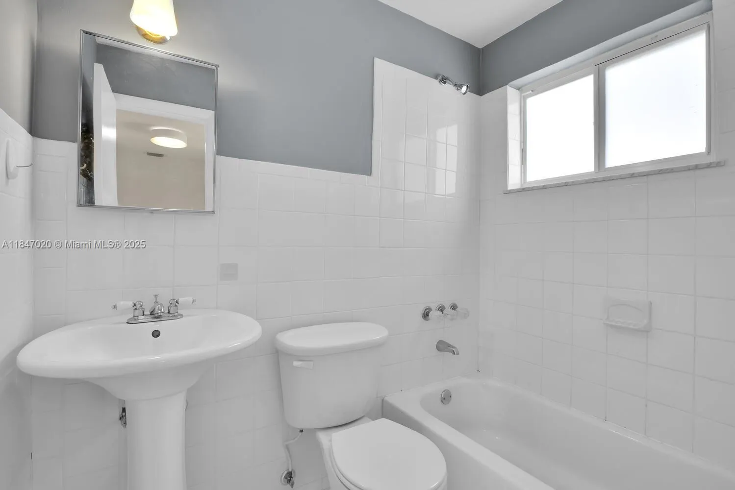 Miami, Florida 33155, United States, 3 Bedrooms Bedrooms, ,2 BathroomsBathrooms,Residential,Pending,180634