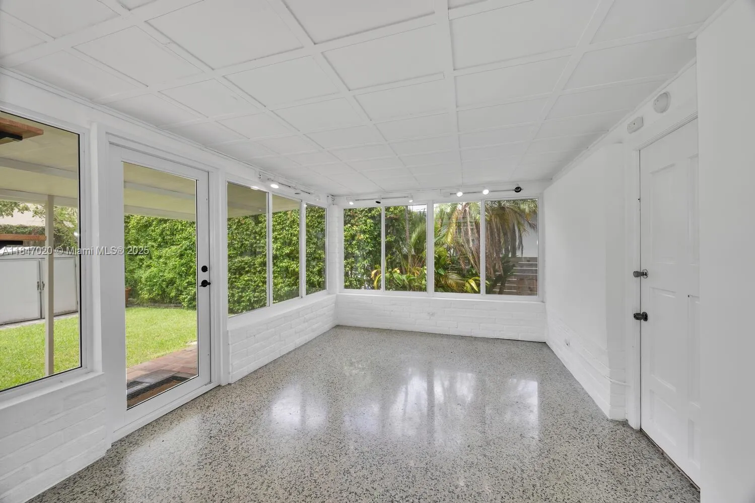 Miami, Florida 33155, United States, 3 Bedrooms Bedrooms, ,2 BathroomsBathrooms,Residential,Pending,180634