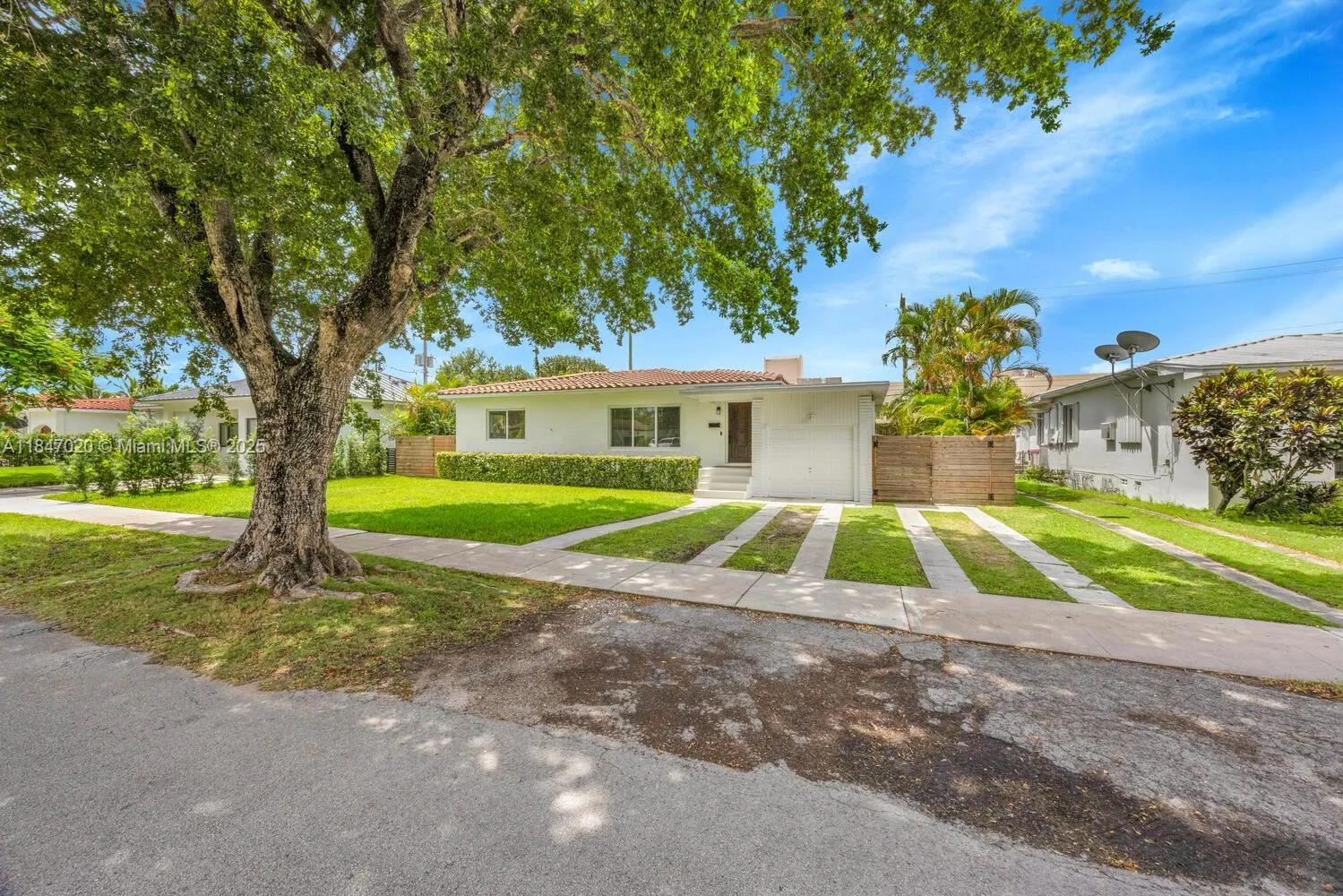 Miami, Florida 33155, United States, 3 Bedrooms Bedrooms, ,2 BathroomsBathrooms,Residential,Pending,180634