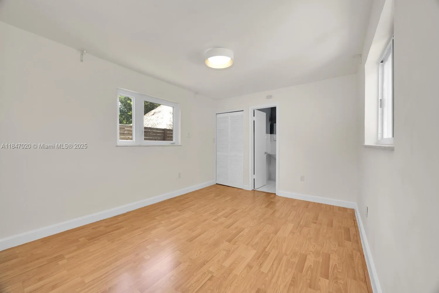 Miami, Florida 33155, United States, 3 Bedrooms Bedrooms, ,2 BathroomsBathrooms,Residential,Pending,180634