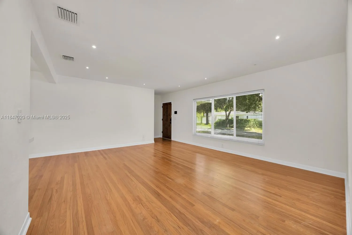 Miami, Florida 33155, United States, 3 Bedrooms Bedrooms, ,2 BathroomsBathrooms,Residential,Pending,180634